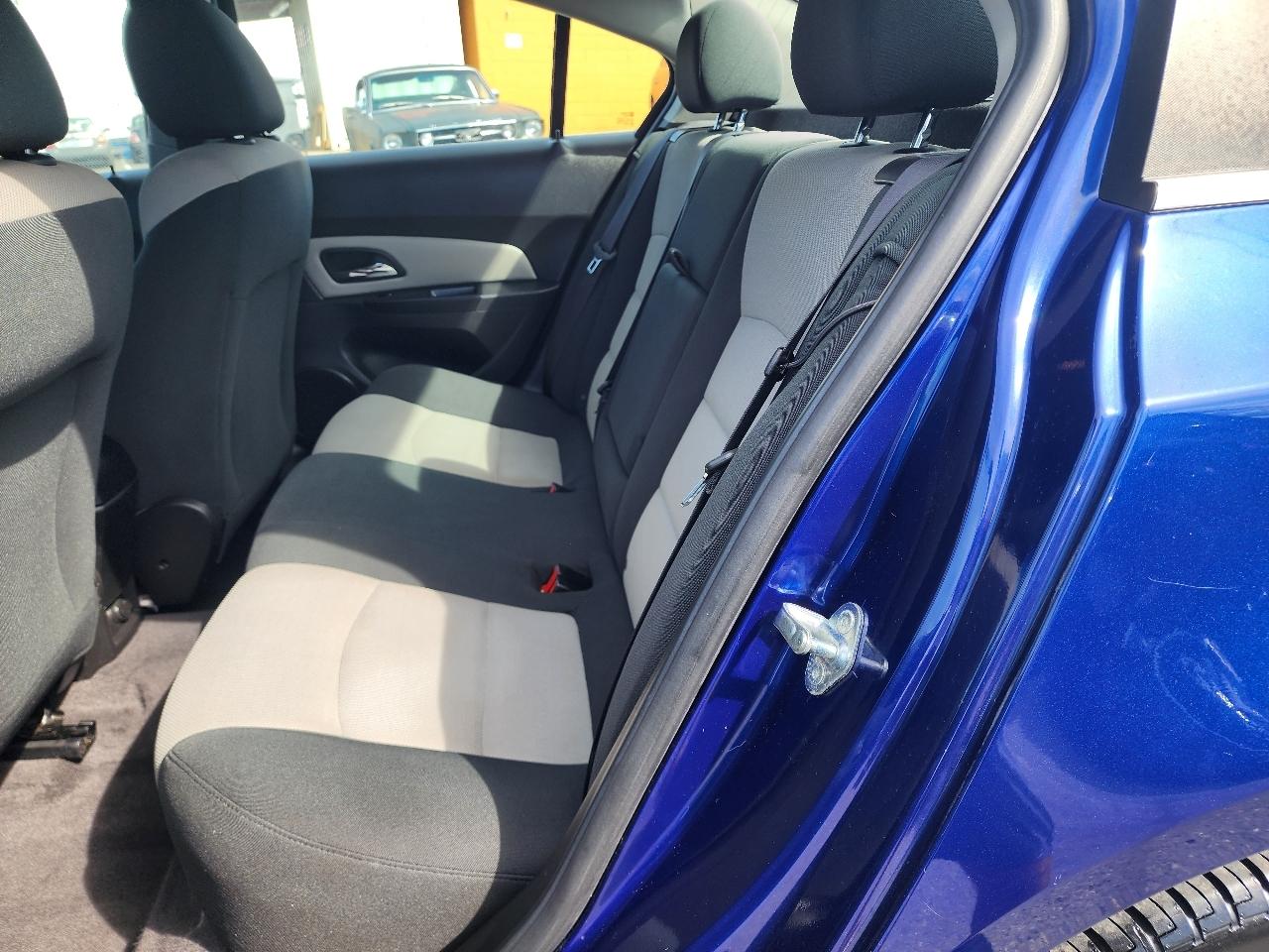 Chevrolet Cruze 4dr Sdn LS 2012