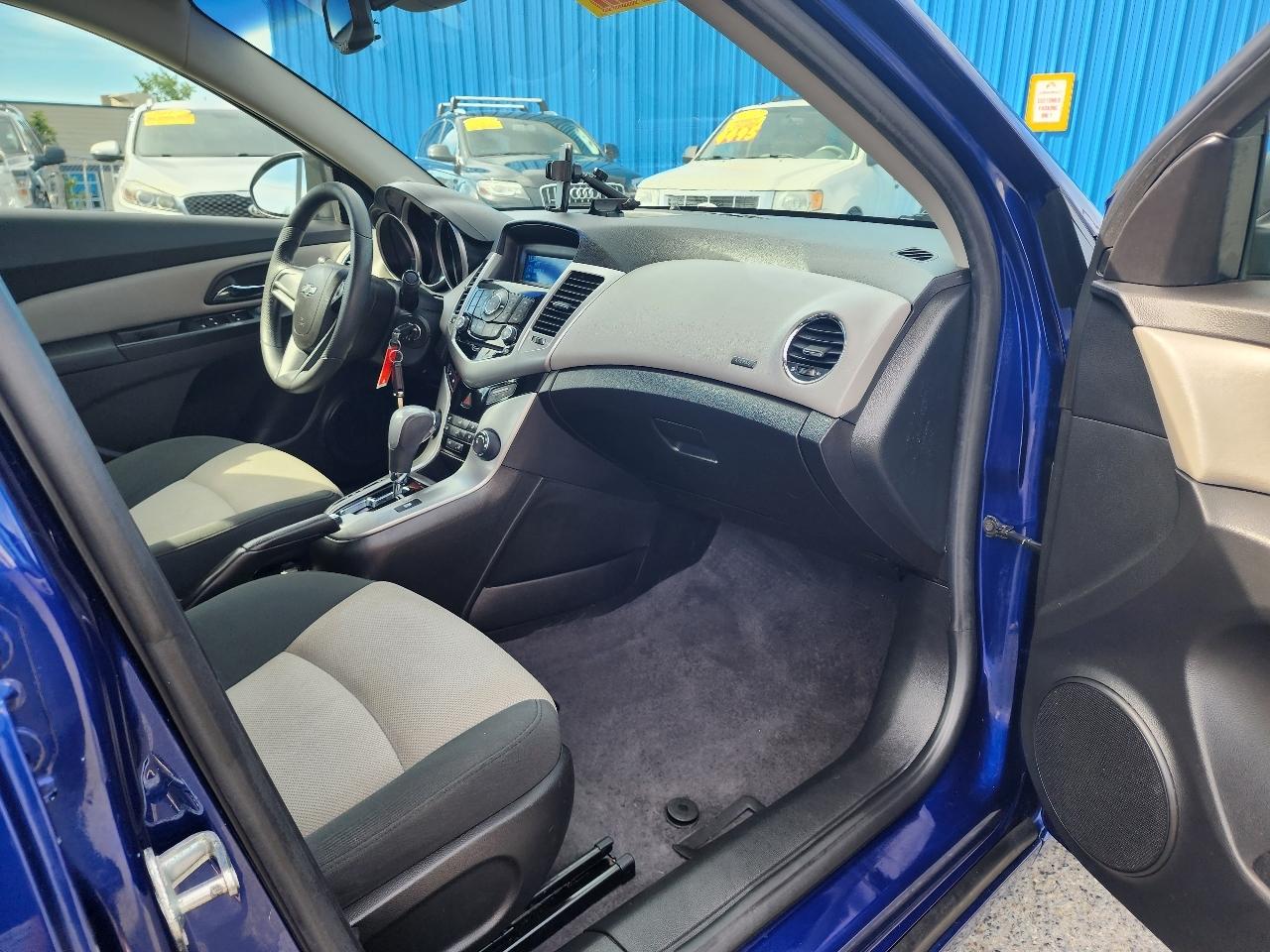 Chevrolet Cruze 4dr Sdn LS 2012