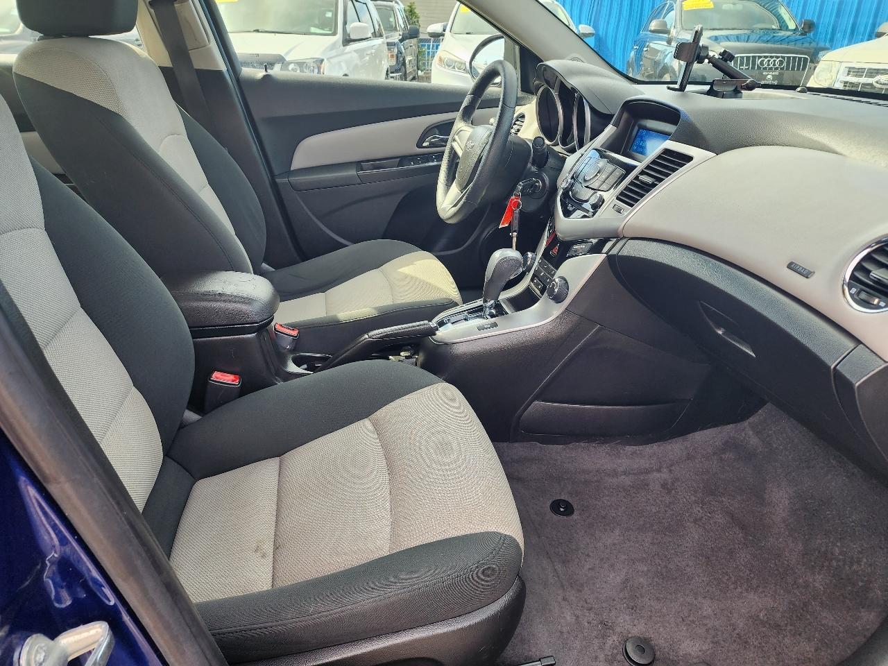 Chevrolet Cruze 4dr Sdn LS 2012