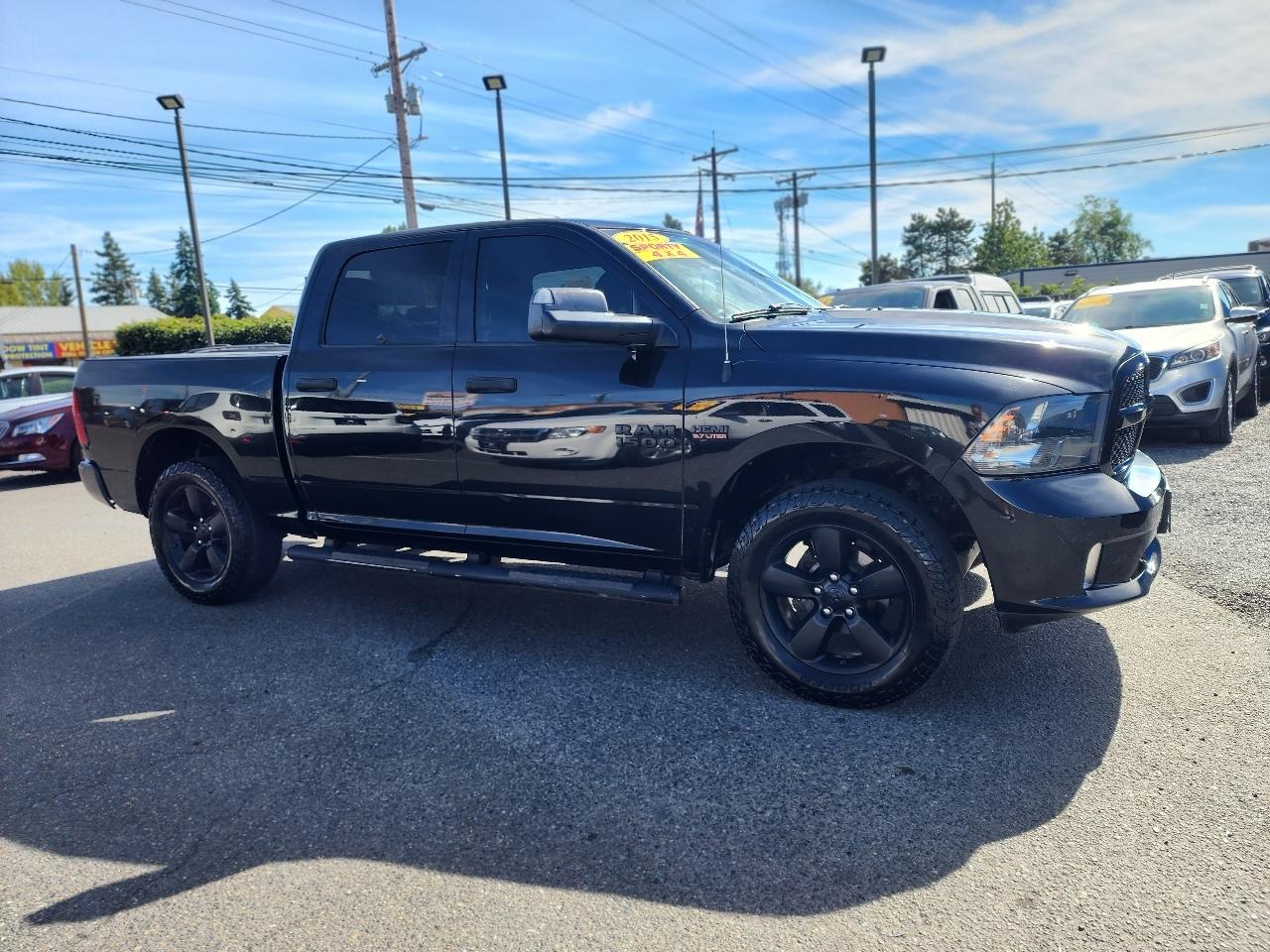 RAM 1500 4WD Crew Cab 140.5" Express 2015