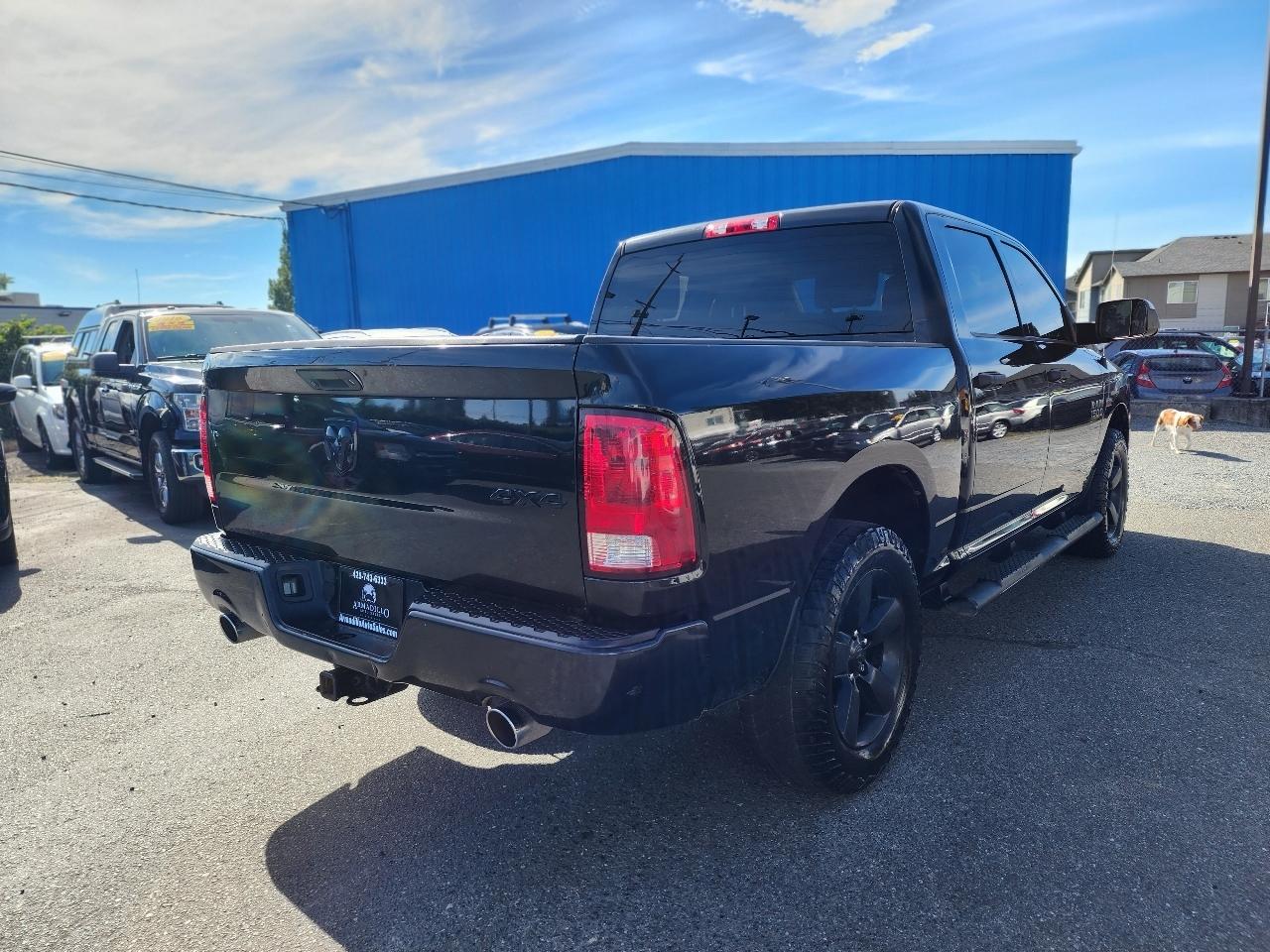 RAM 1500 4WD Crew Cab 140.5" Express 2015