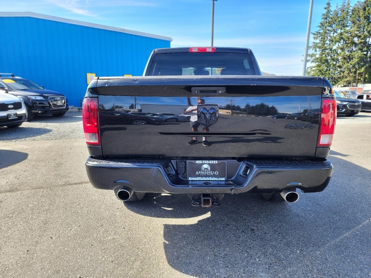 RAM 1500 4WD Crew Cab 140.5" Express 2015