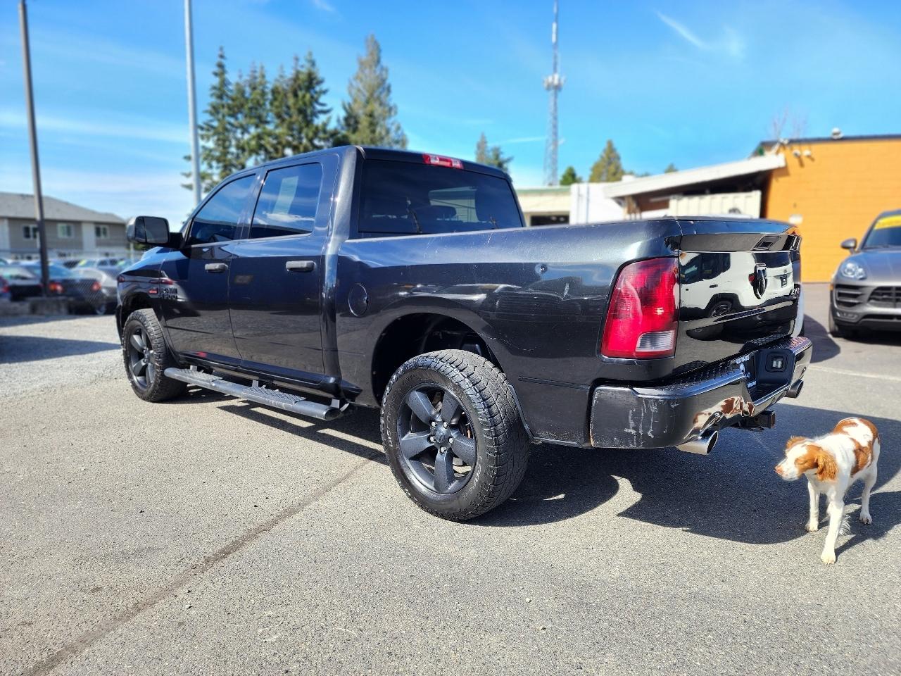 RAM 1500 4WD Crew Cab 140.5" Express 2015