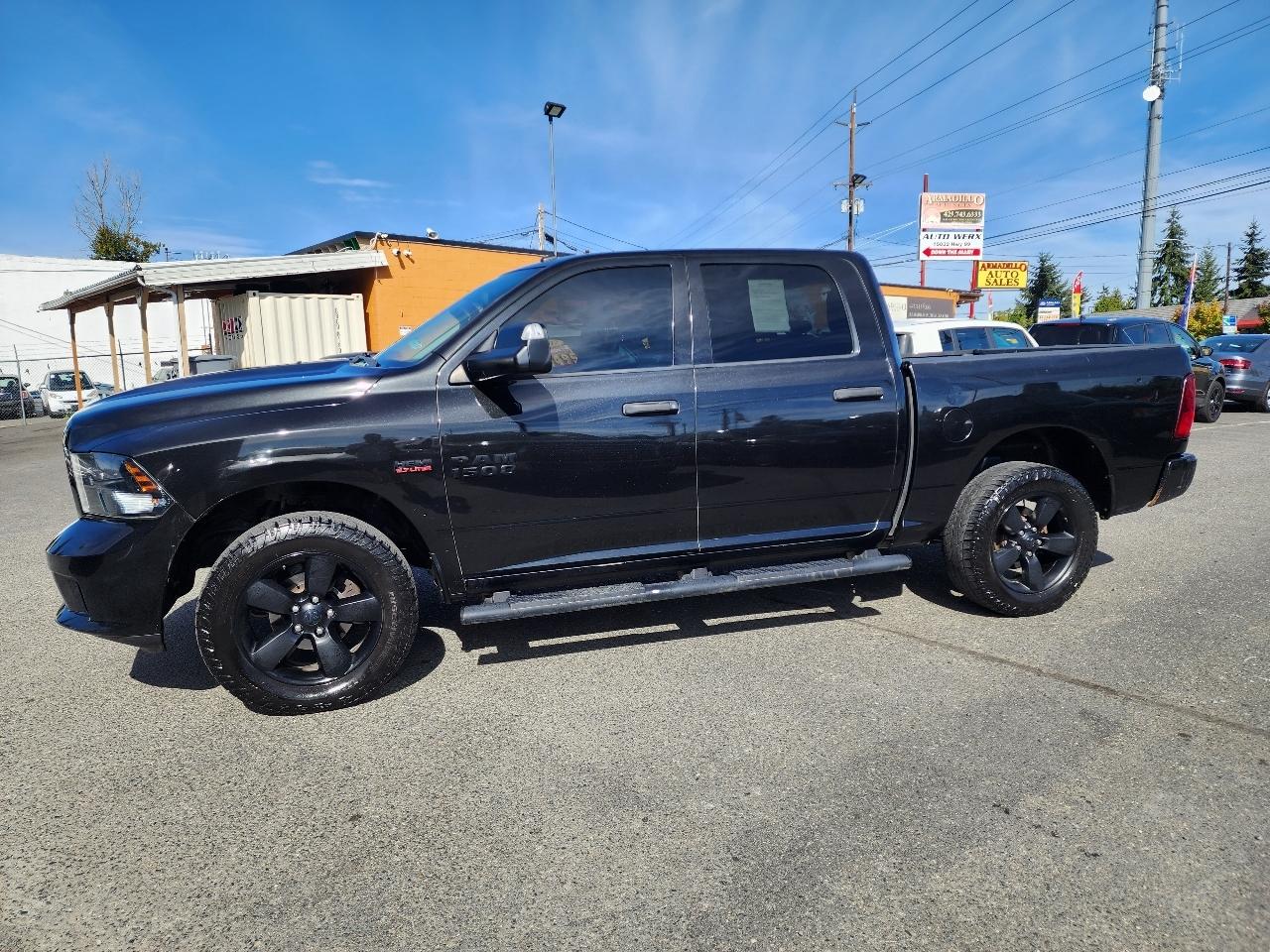 RAM 1500 4WD Crew Cab 140.5" Express 2015