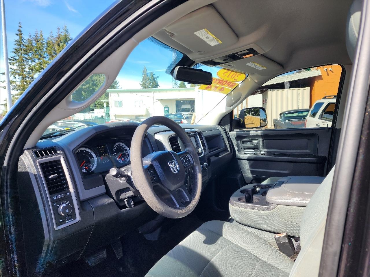 RAM 1500 4WD Crew Cab 140.5" Express 2015