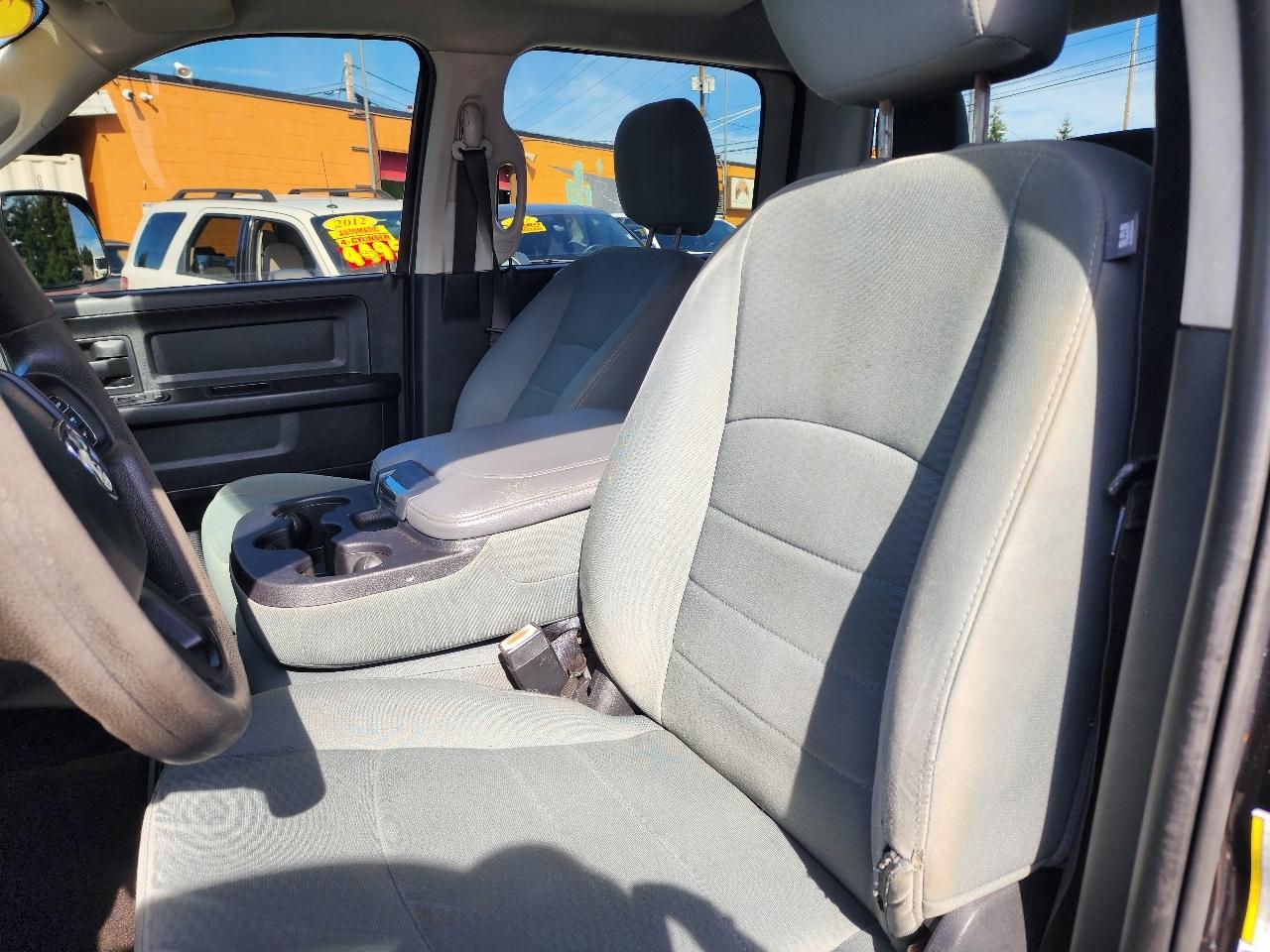 RAM 1500 4WD Crew Cab 140.5" Express 2015