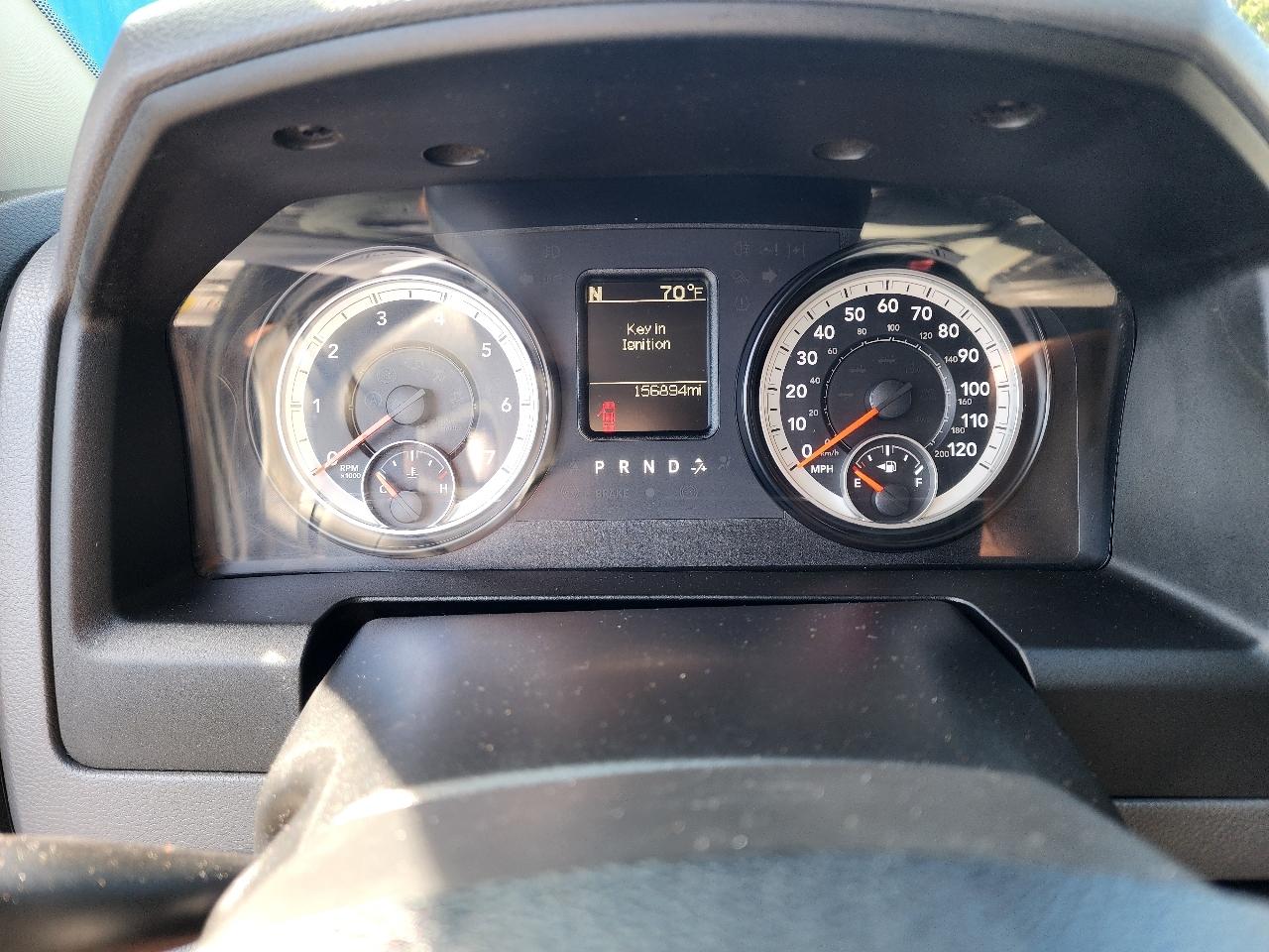 RAM 1500 4WD Crew Cab 140.5" Express 2015