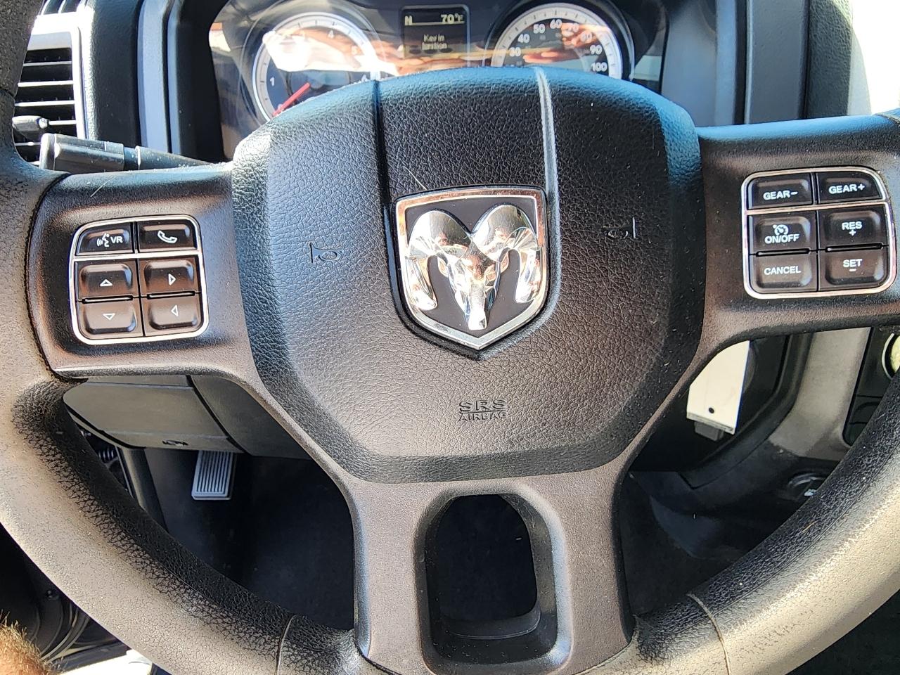 RAM 1500 4WD Crew Cab 140.5" Express 2015
