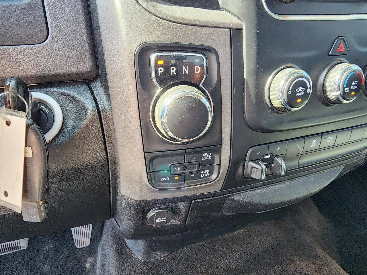 RAM 1500 4WD Crew Cab 140.5" Express 2015