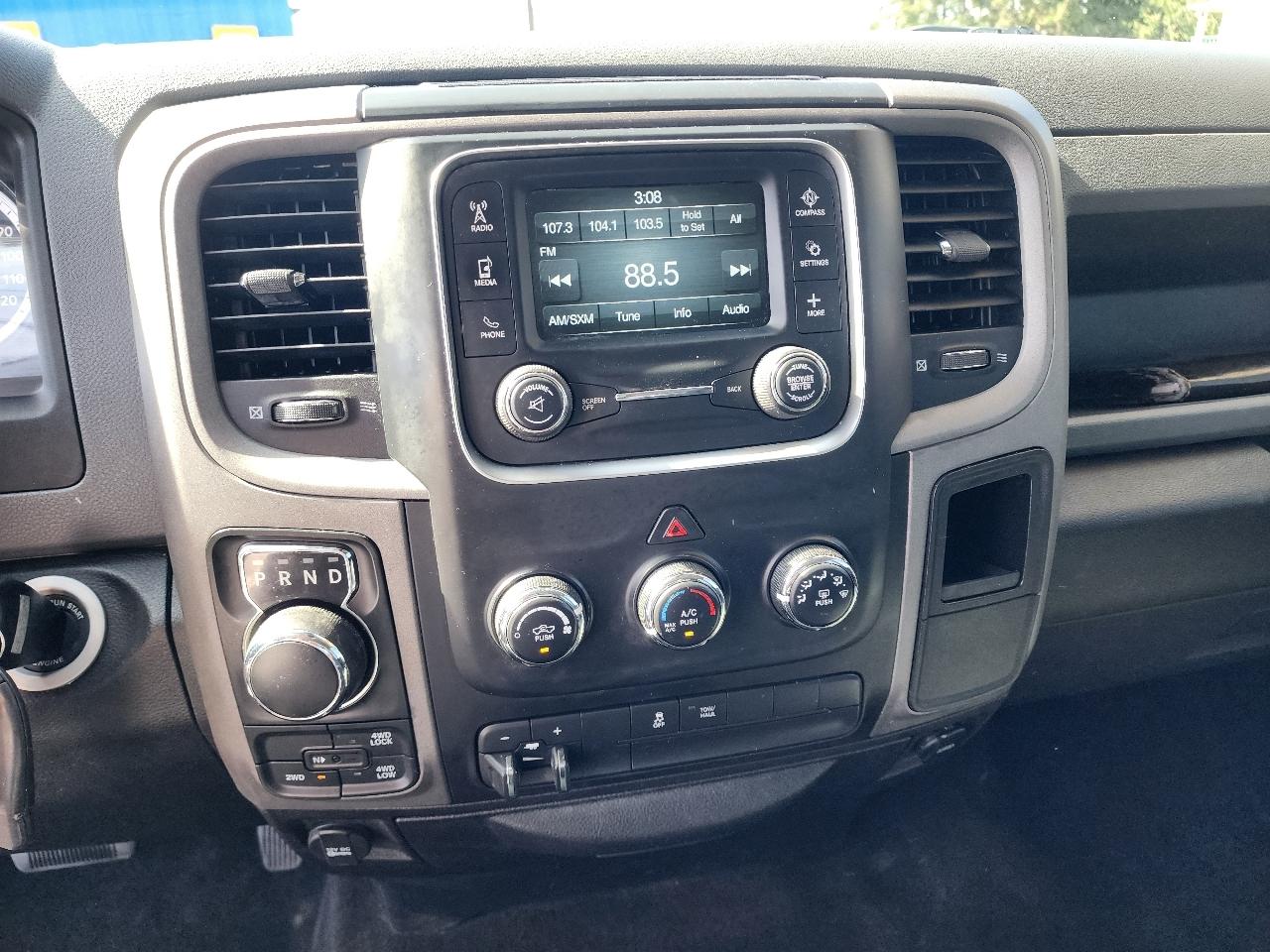 RAM 1500 4WD Crew Cab 140.5" Express 2015