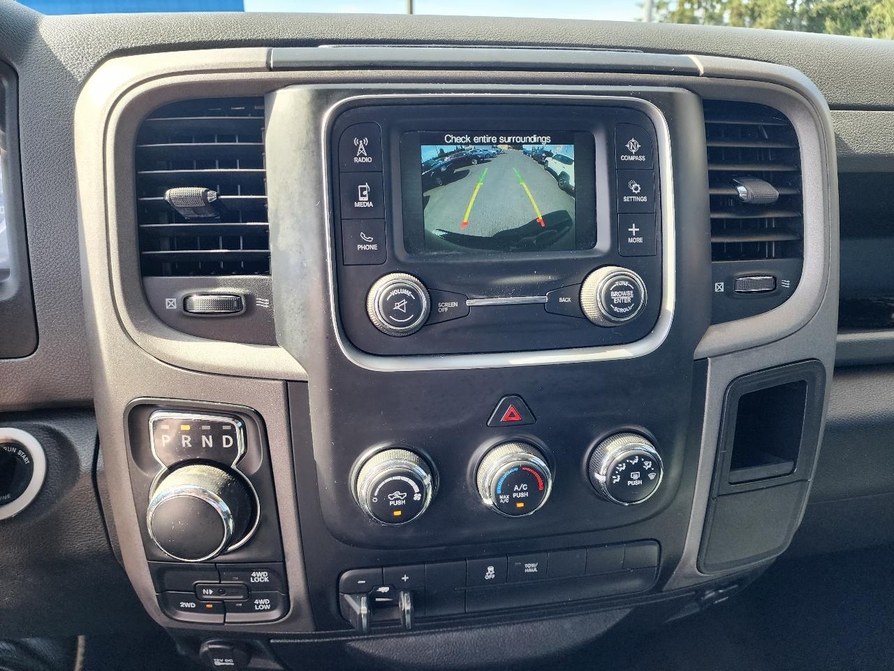 RAM 1500 4WD Crew Cab 140.5" Express 2015