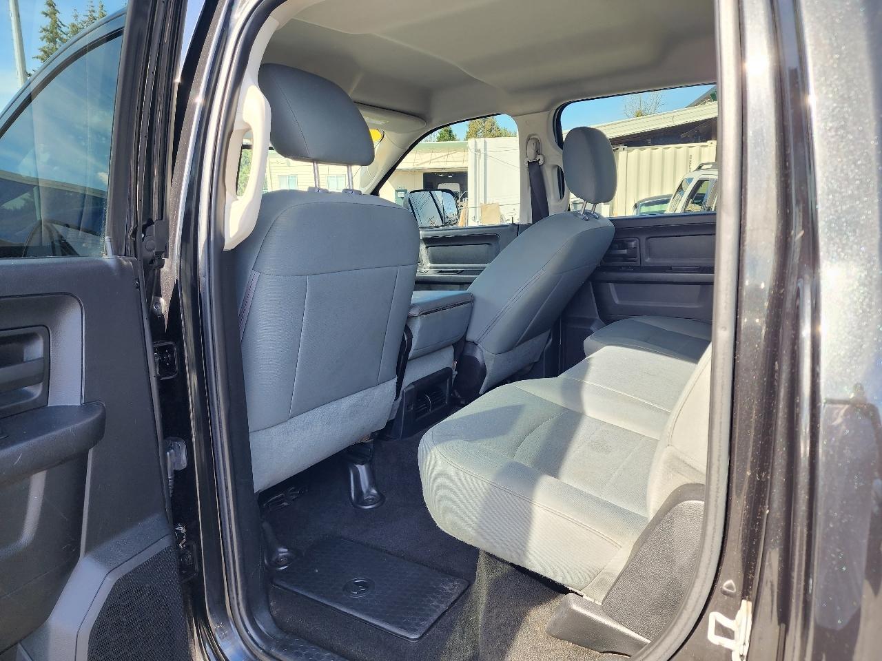 RAM 1500 4WD Crew Cab 140.5" Express 2015