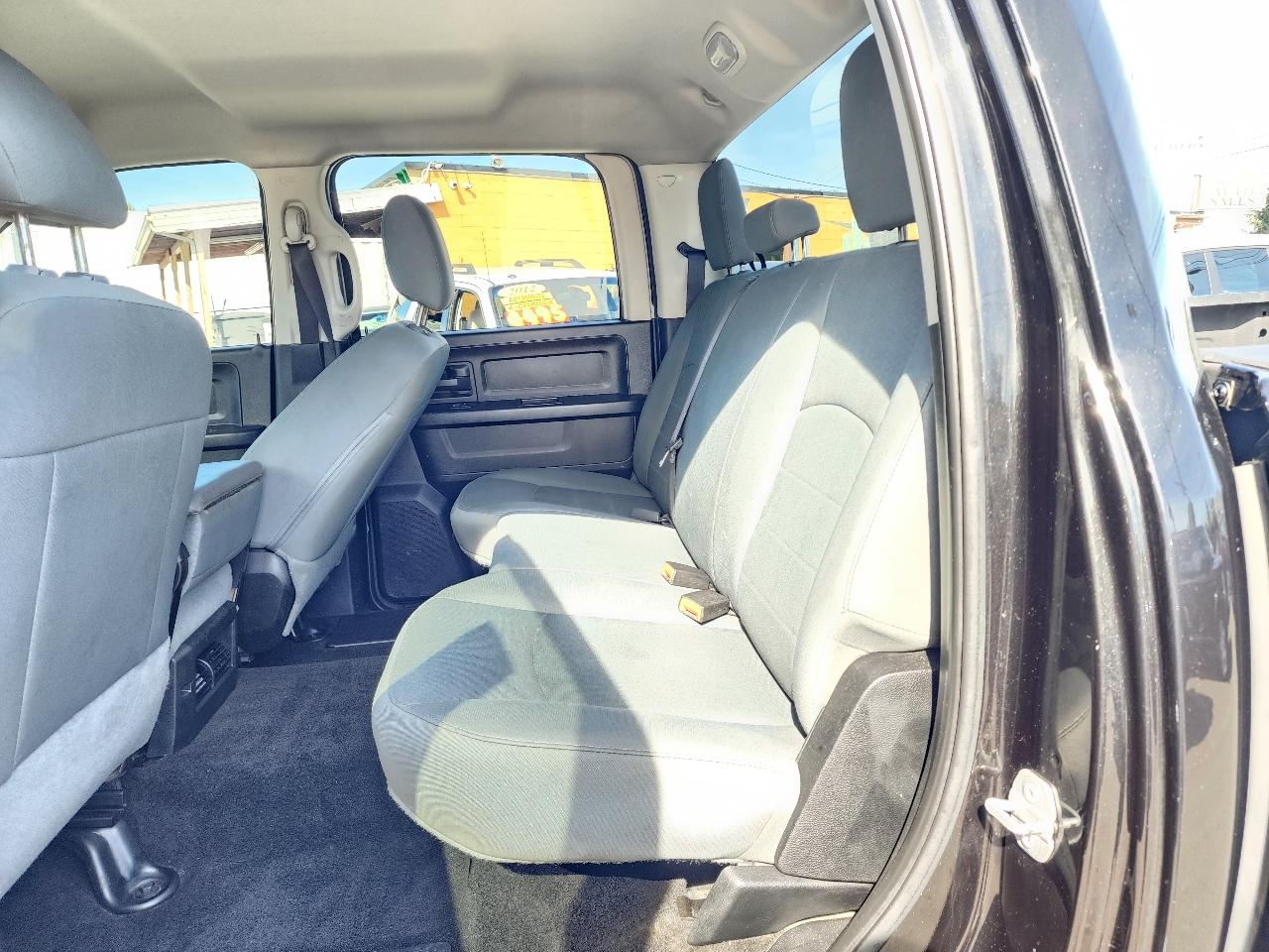 RAM 1500 4WD Crew Cab 140.5" Express 2015