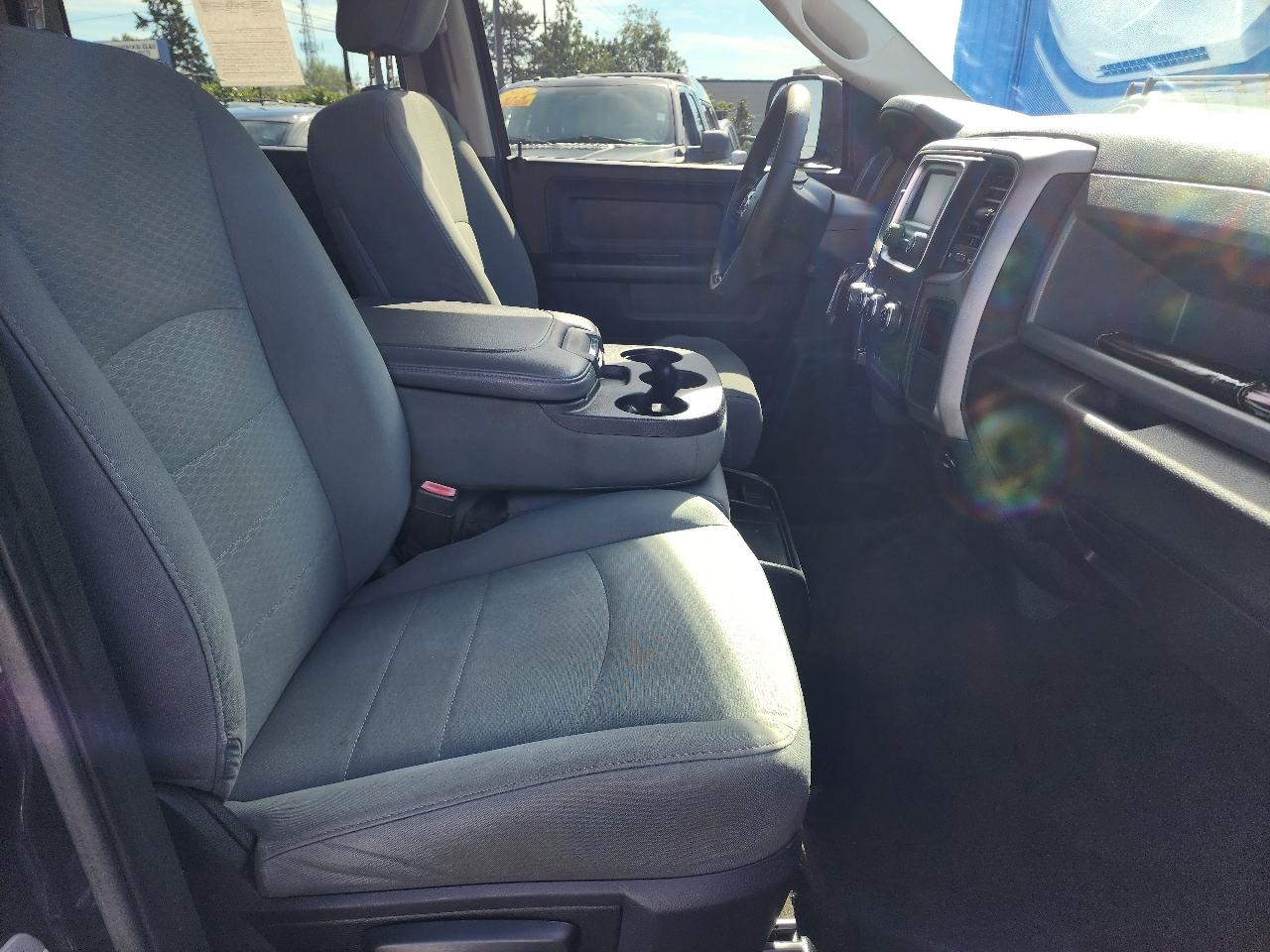 RAM 1500 4WD Crew Cab 140.5" Express 2015