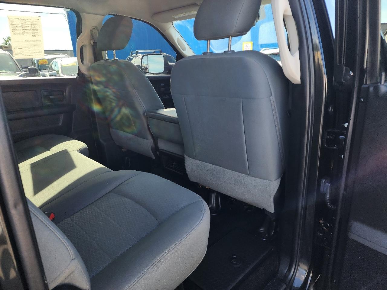 RAM 1500 4WD Crew Cab 140.5" Express 2015