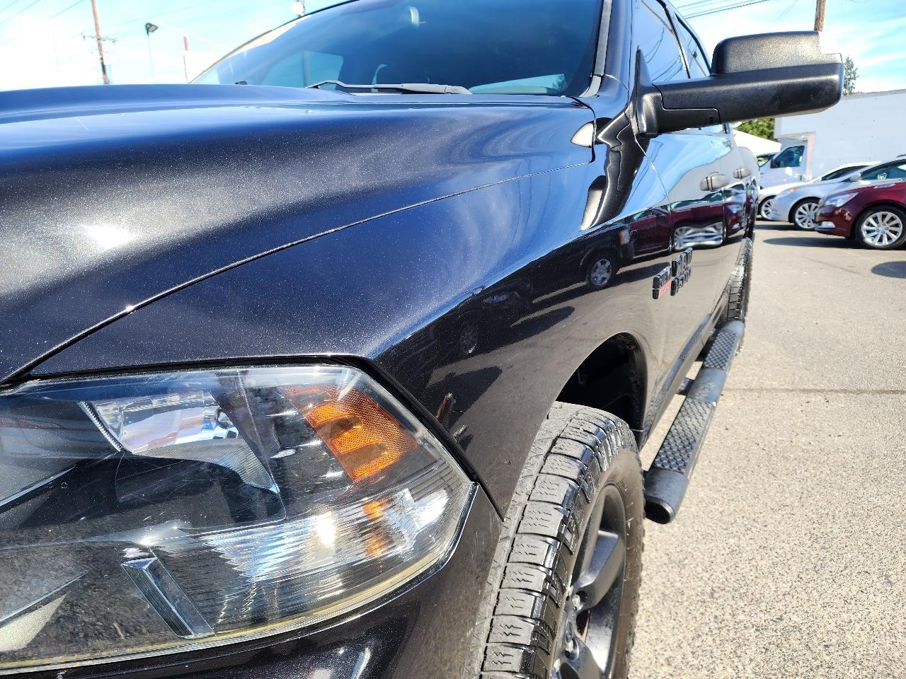 RAM 1500 4WD Crew Cab 140.5" Express 2015