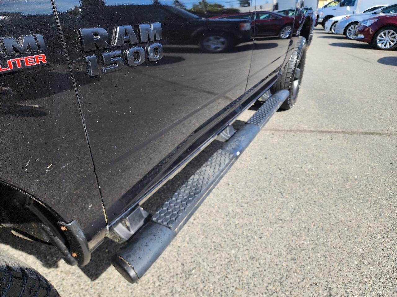 RAM 1500 4WD Crew Cab 140.5" Express 2015