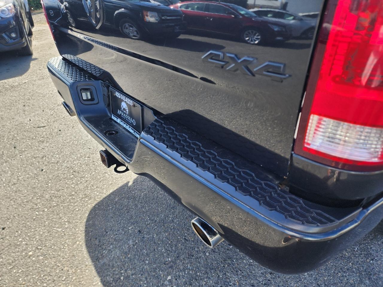 RAM 1500 4WD Crew Cab 140.5" Express 2015