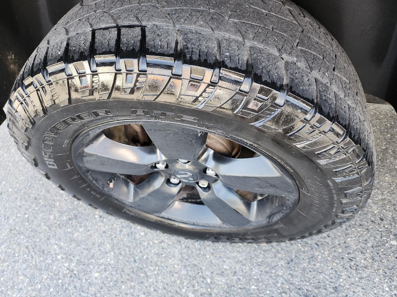 RAM 1500 4WD Crew Cab 140.5" Express 2015