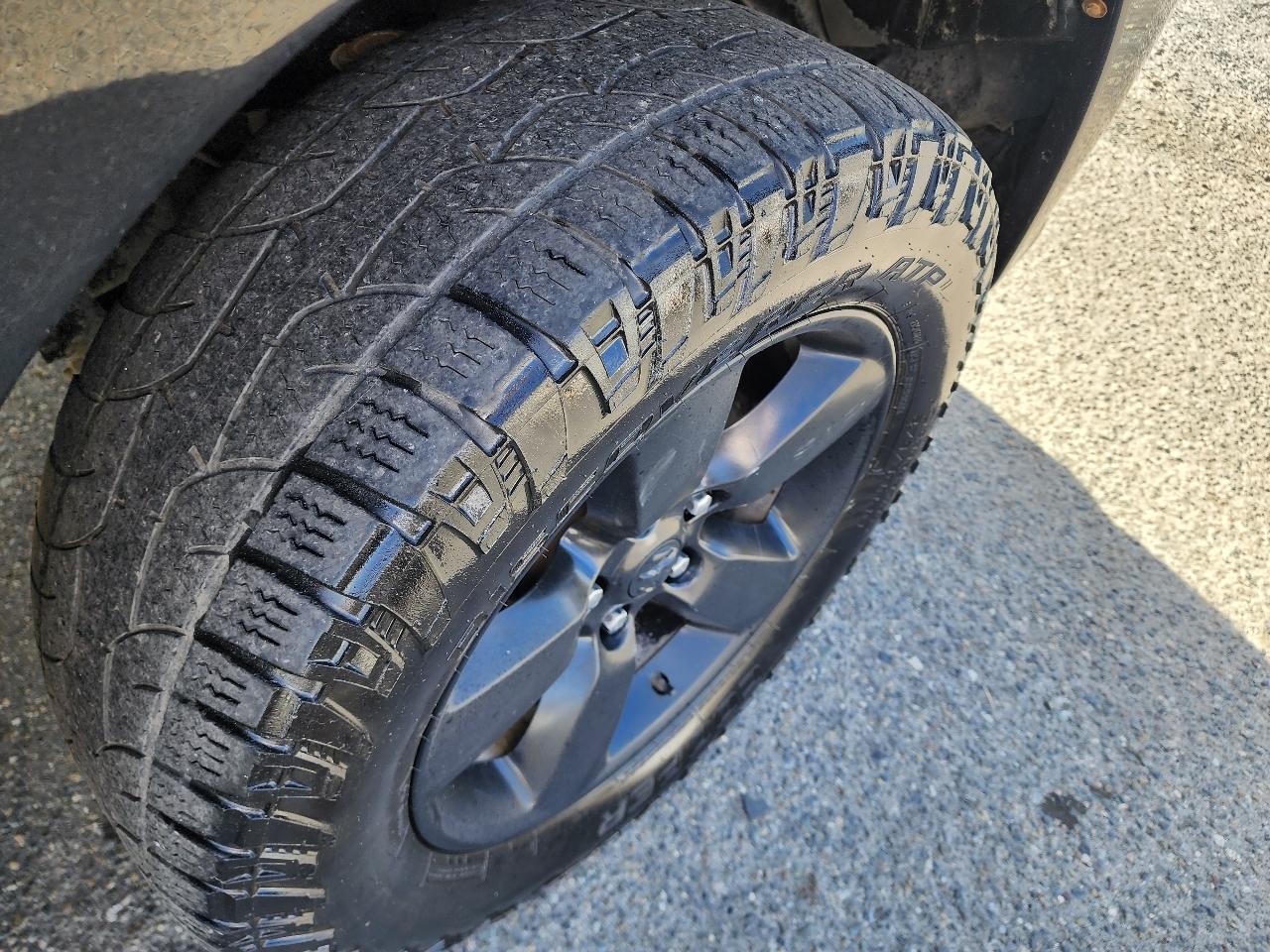 RAM 1500 4WD Crew Cab 140.5" Express 2015