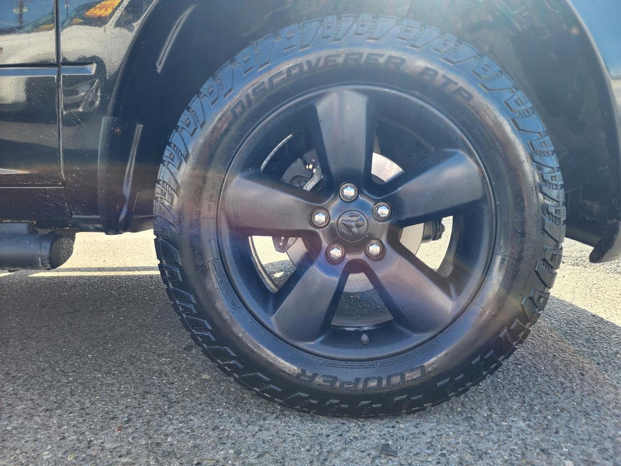 RAM 1500 4WD Crew Cab 140.5" Express 2015