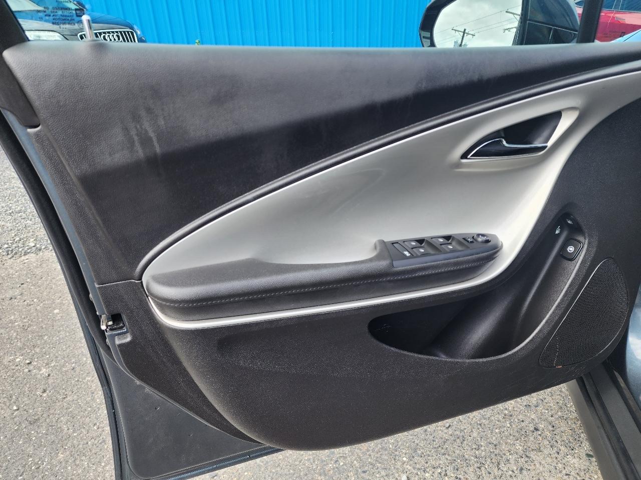 Chevrolet Volt  2012