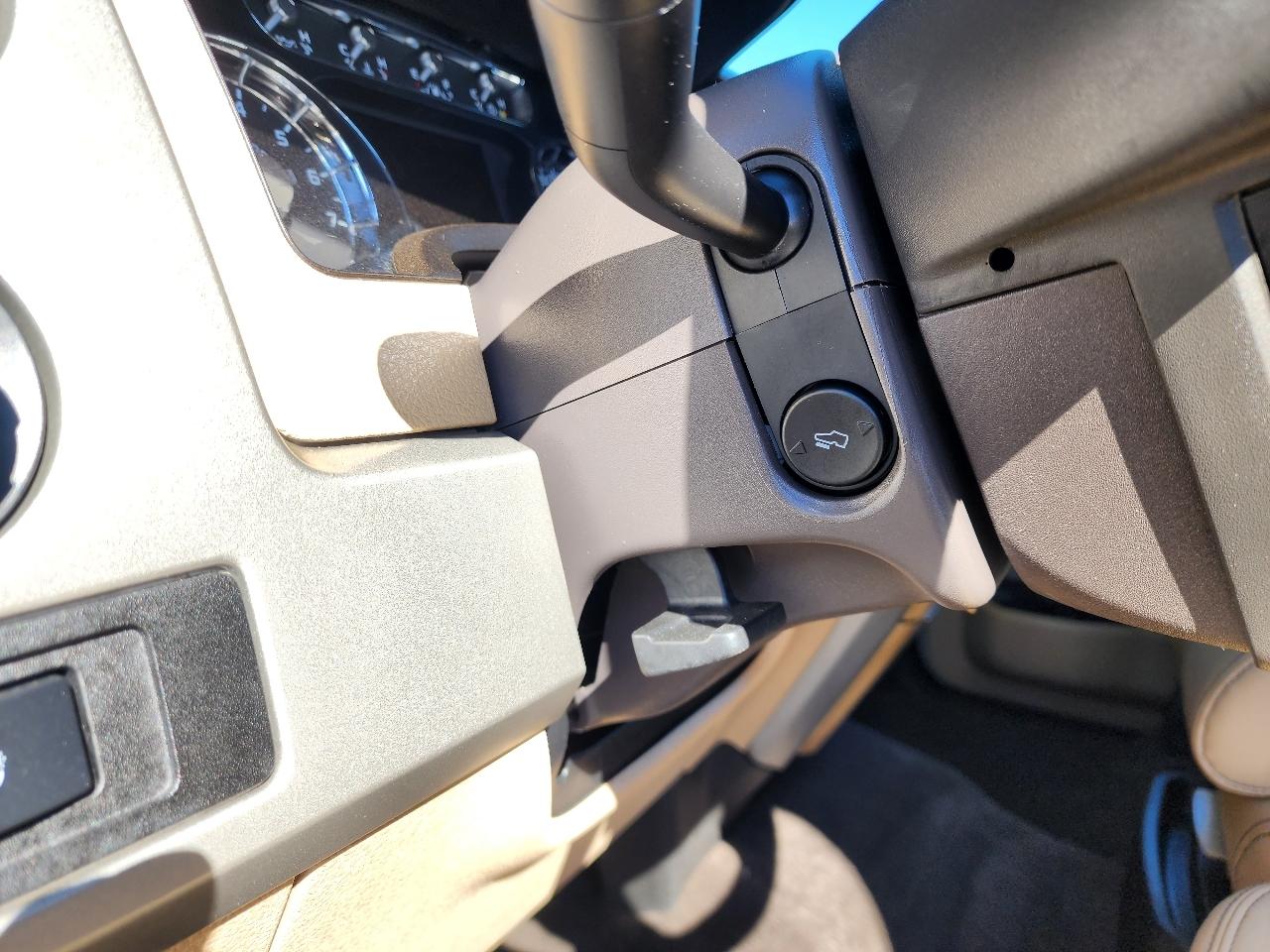 Ford F-150 4WD SuperCrew 139" Lariat 2011