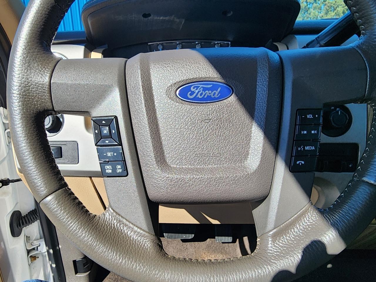 Ford F-150 4WD SuperCrew 139" Lariat 2011