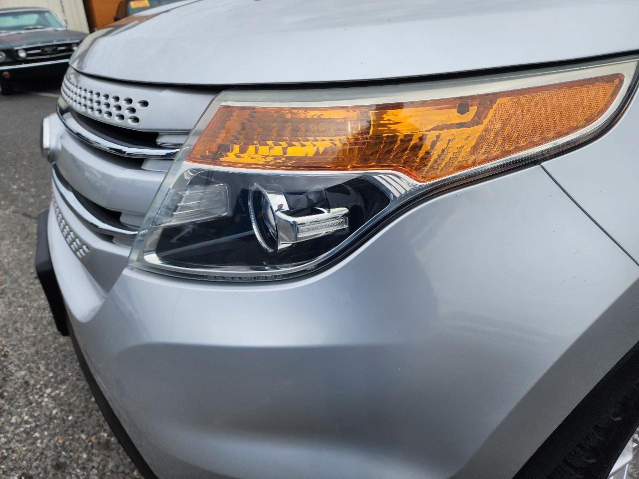 Ford Explorer FWD 4dr Limited 2011
