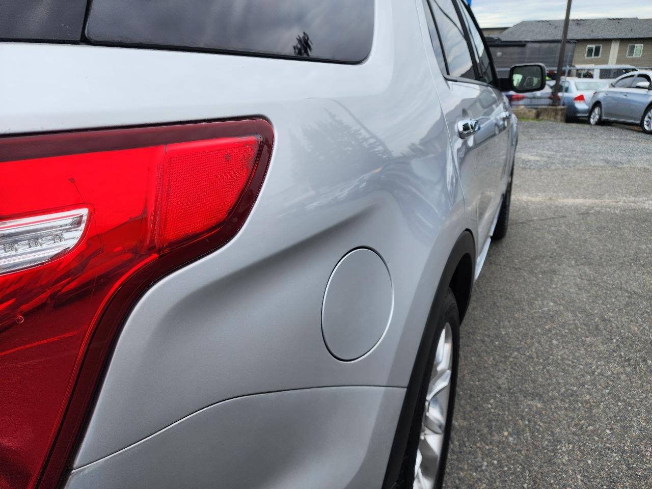 Ford Explorer FWD 4dr Limited 2011