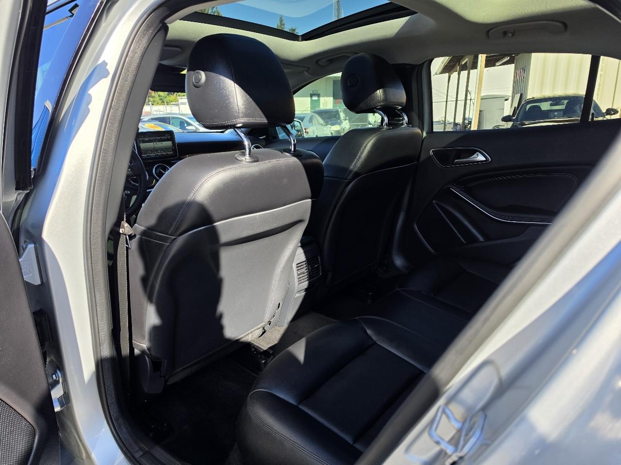 Mercedes-Benz GLA-Class  2015
