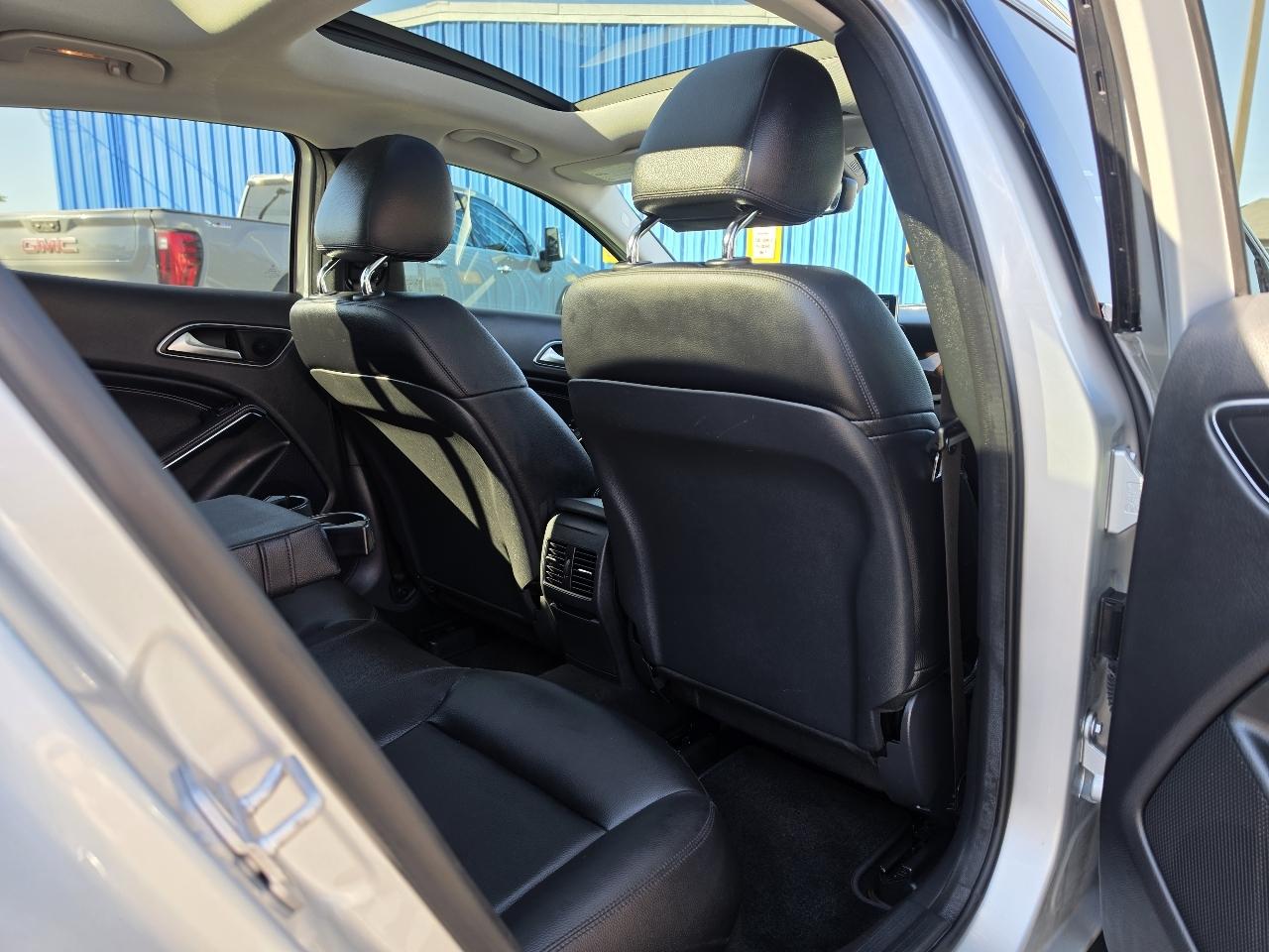 Mercedes-Benz GLA-Class  2015