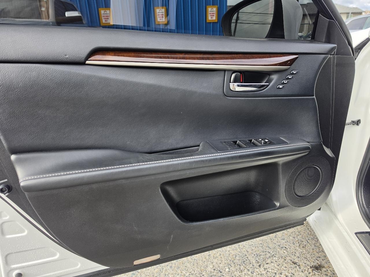 Lexus ES 350 4dr Sdn 2013