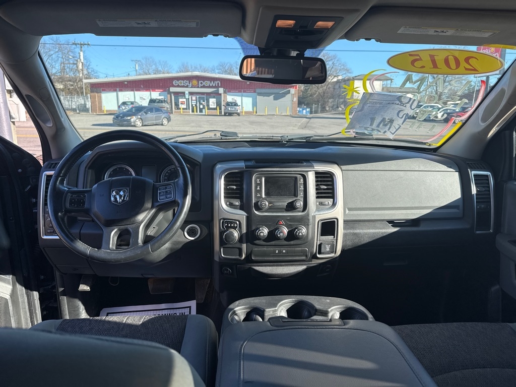 RAM 1500 SLT Quad Cab 2WD 2015