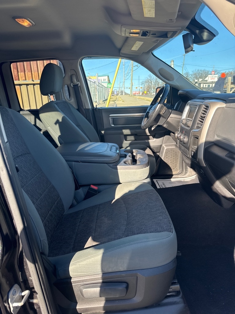 RAM 1500 SLT Quad Cab 2WD 2015