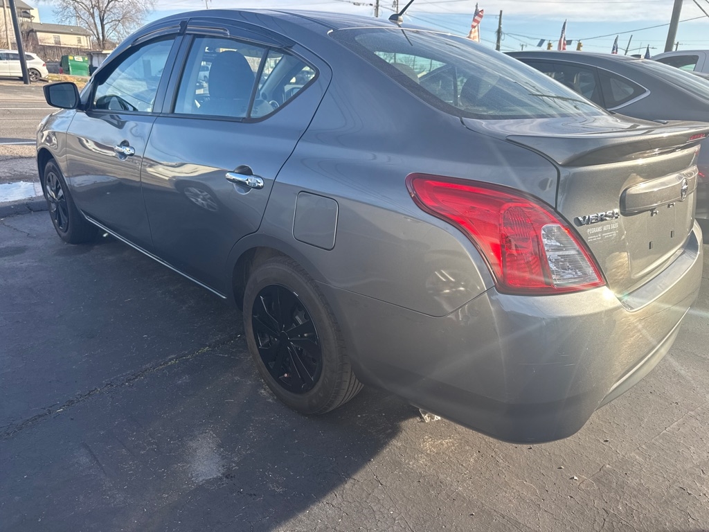 Nissan Versa 1.6 S 5M 2017