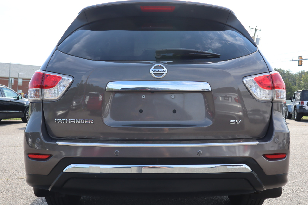 2015 Nissan Pathfinder SV photo 4