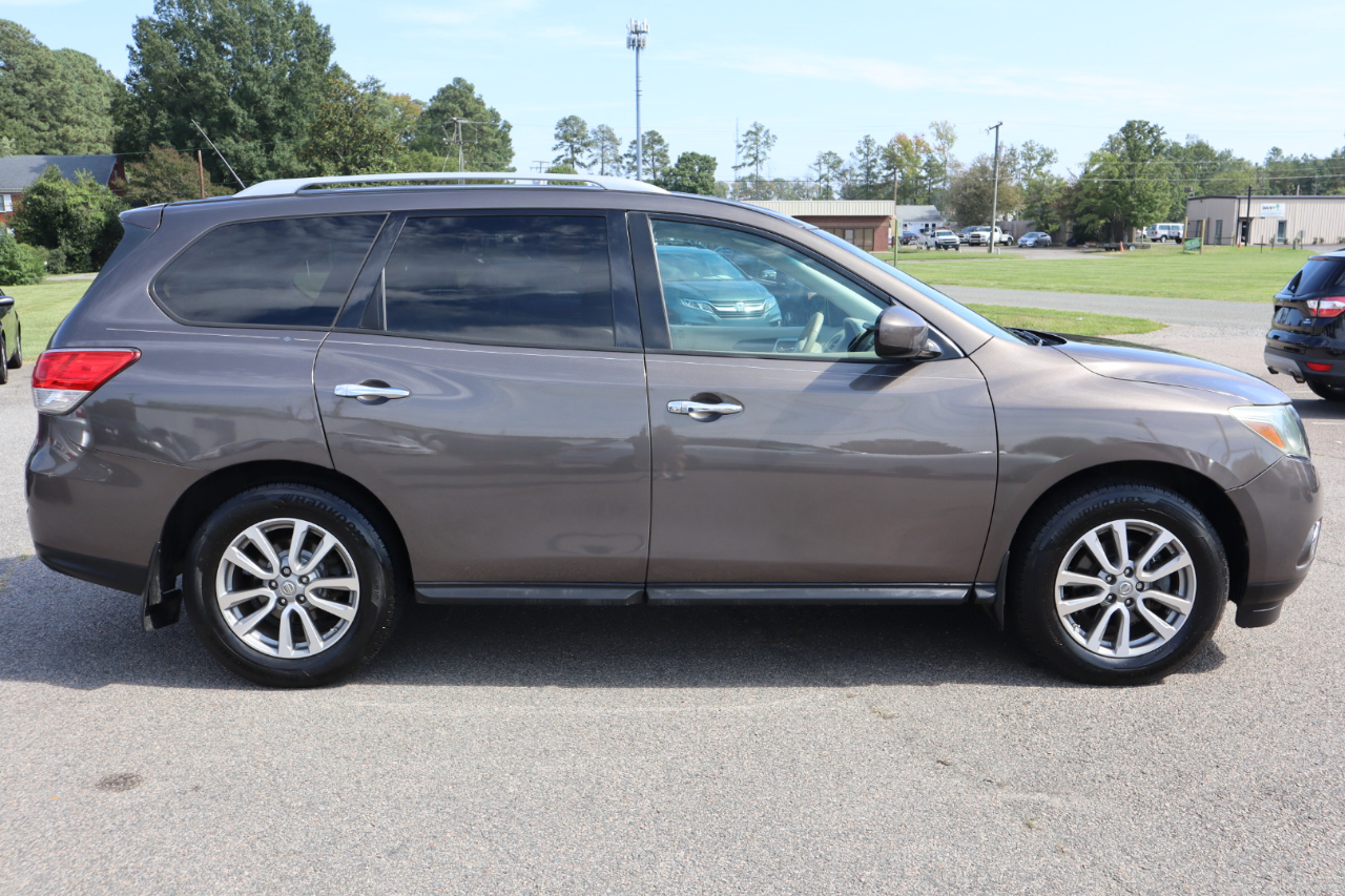 2015 Nissan Pathfinder SV photo 7