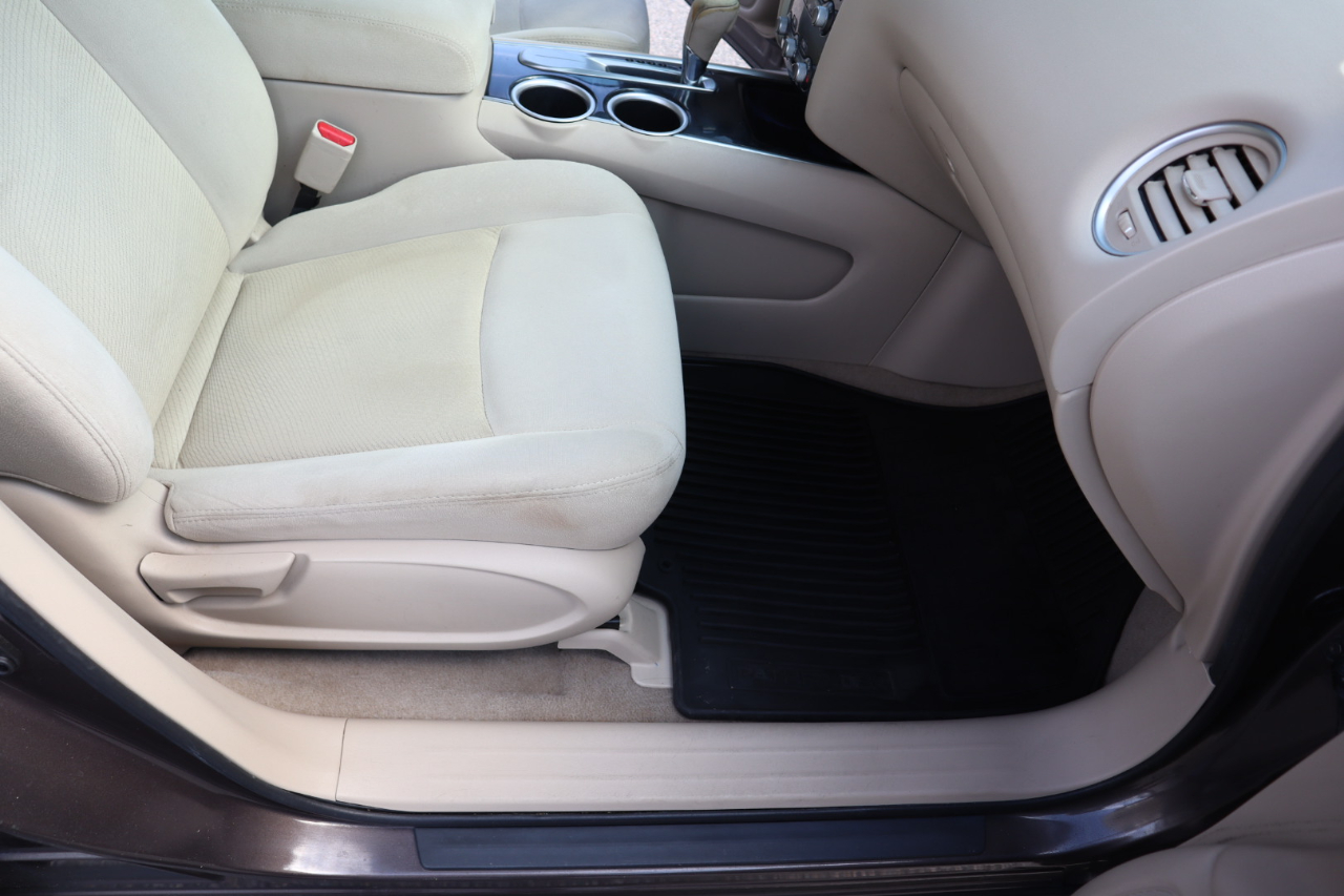 2015 Nissan Pathfinder SV photo 23