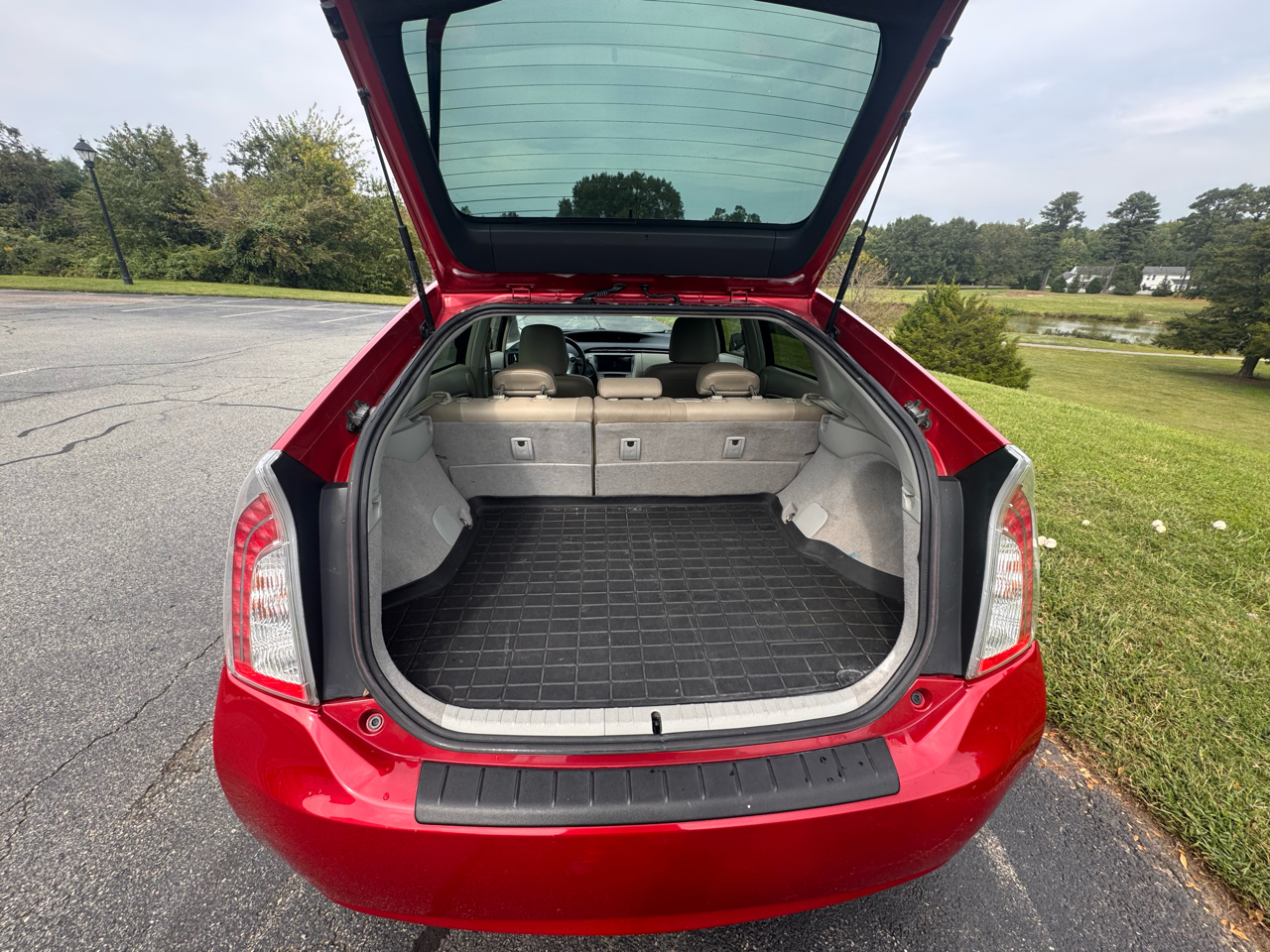 2012 Toyota Prius Three Touring photo 13
