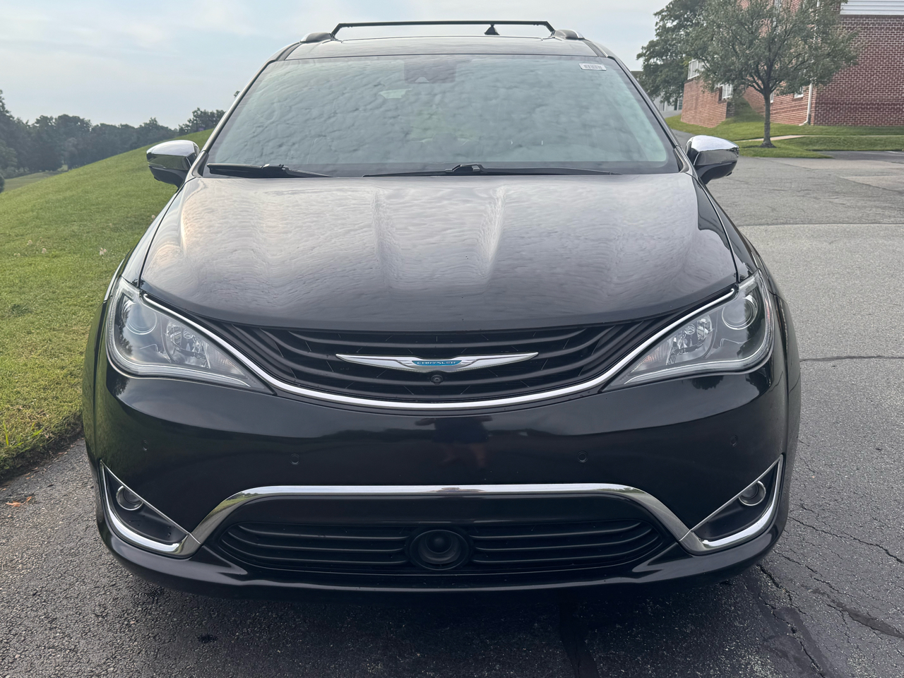 2018 Chrysler Pacifica Hybrid Limited photo 2
