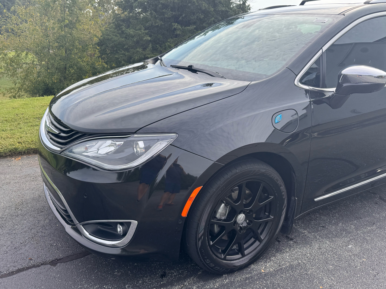 2018 Chrysler Pacifica Hybrid Limited photo 3