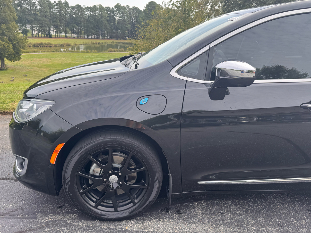 2018 Chrysler Pacifica Hybrid Limited photo 4