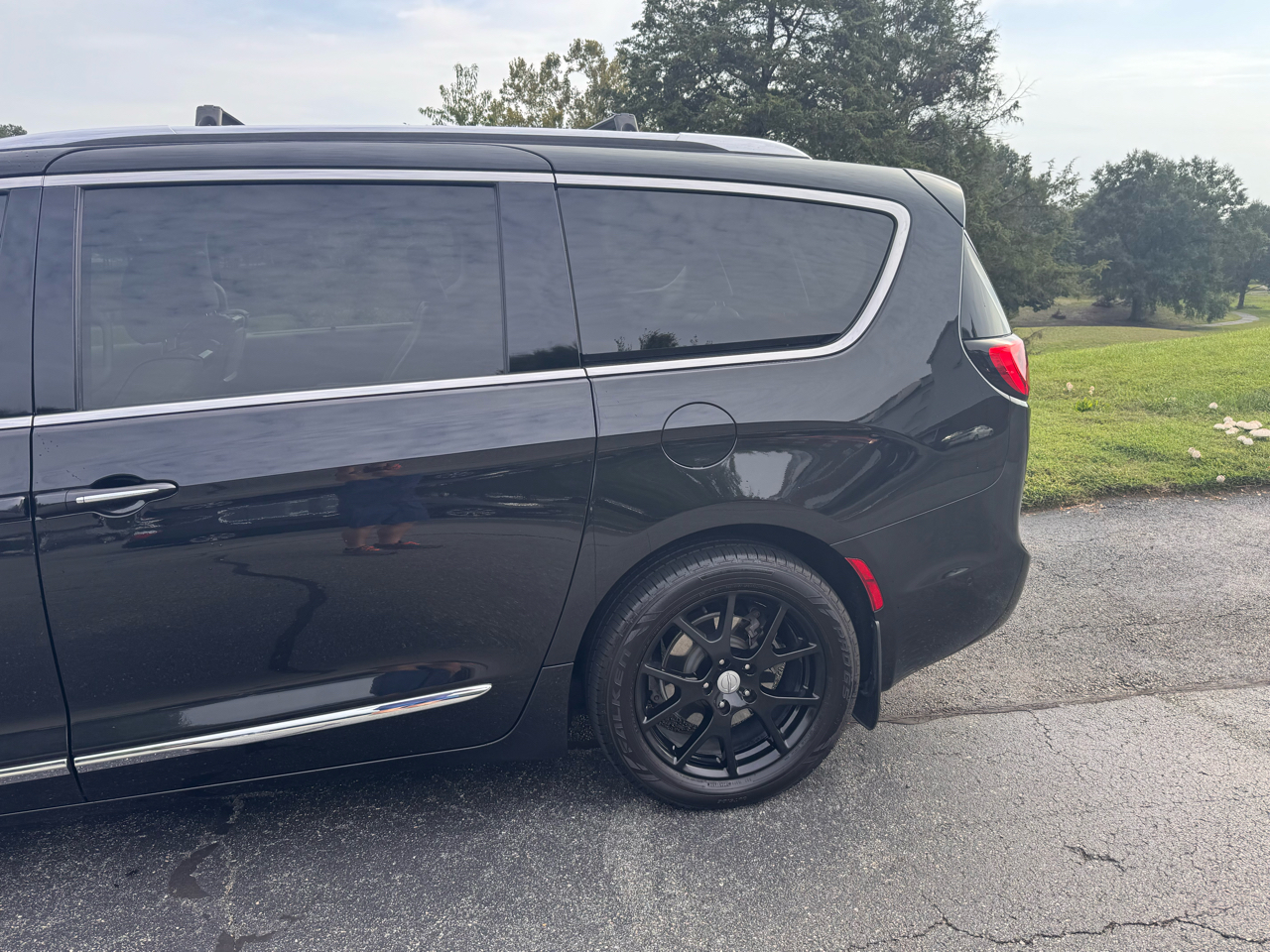 2018 Chrysler Pacifica Hybrid Limited photo 6