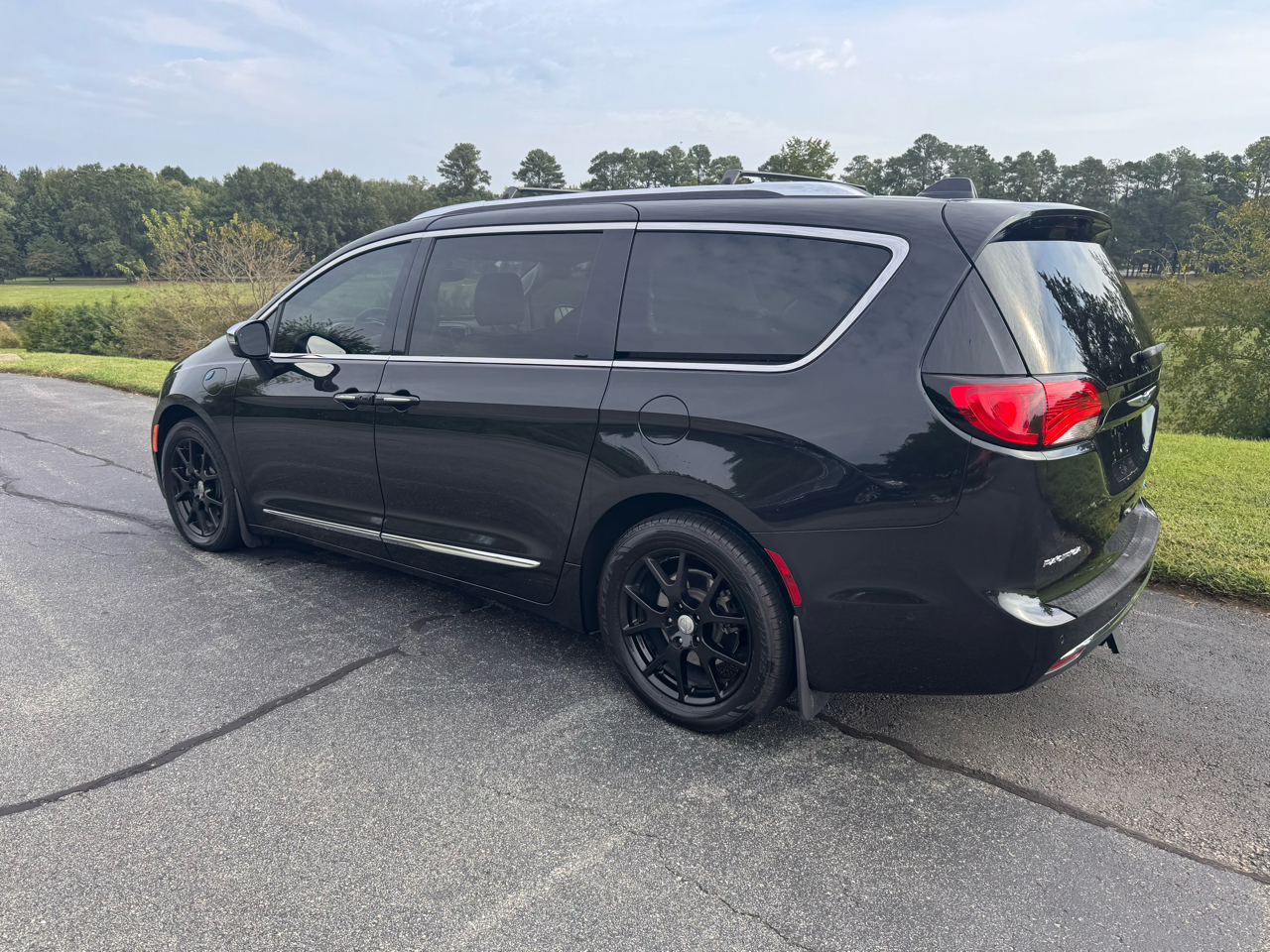 2018 Chrysler Pacifica Hybrid Limited photo 7