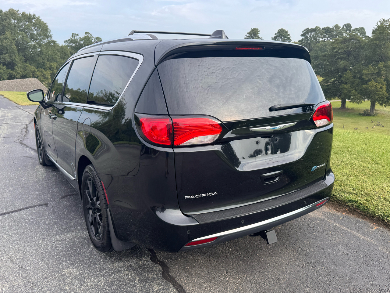 2018 Chrysler Pacifica Hybrid Limited photo 9