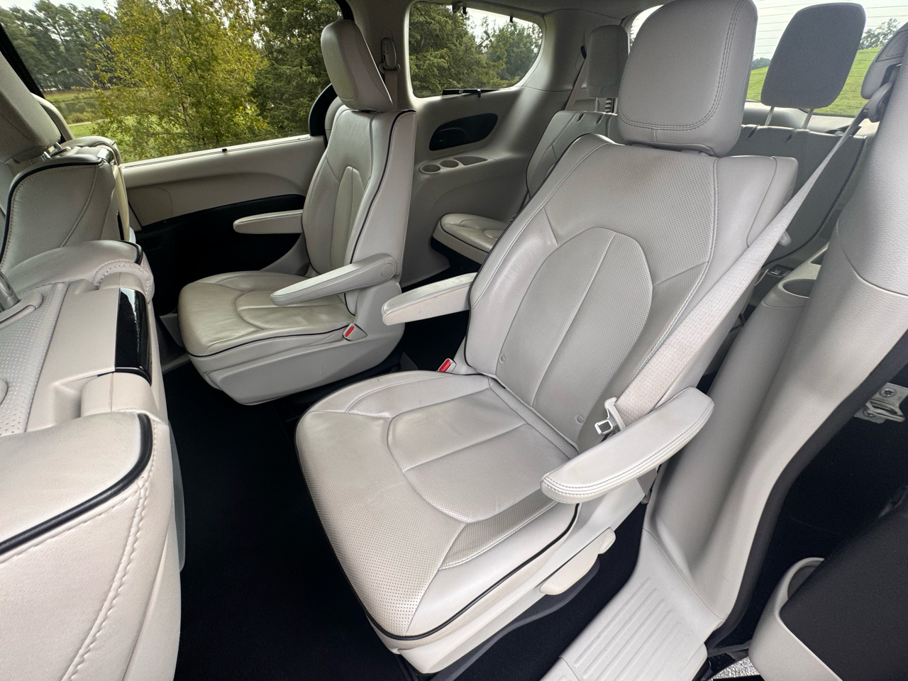 2018 Chrysler Pacifica Hybrid Limited photo 12