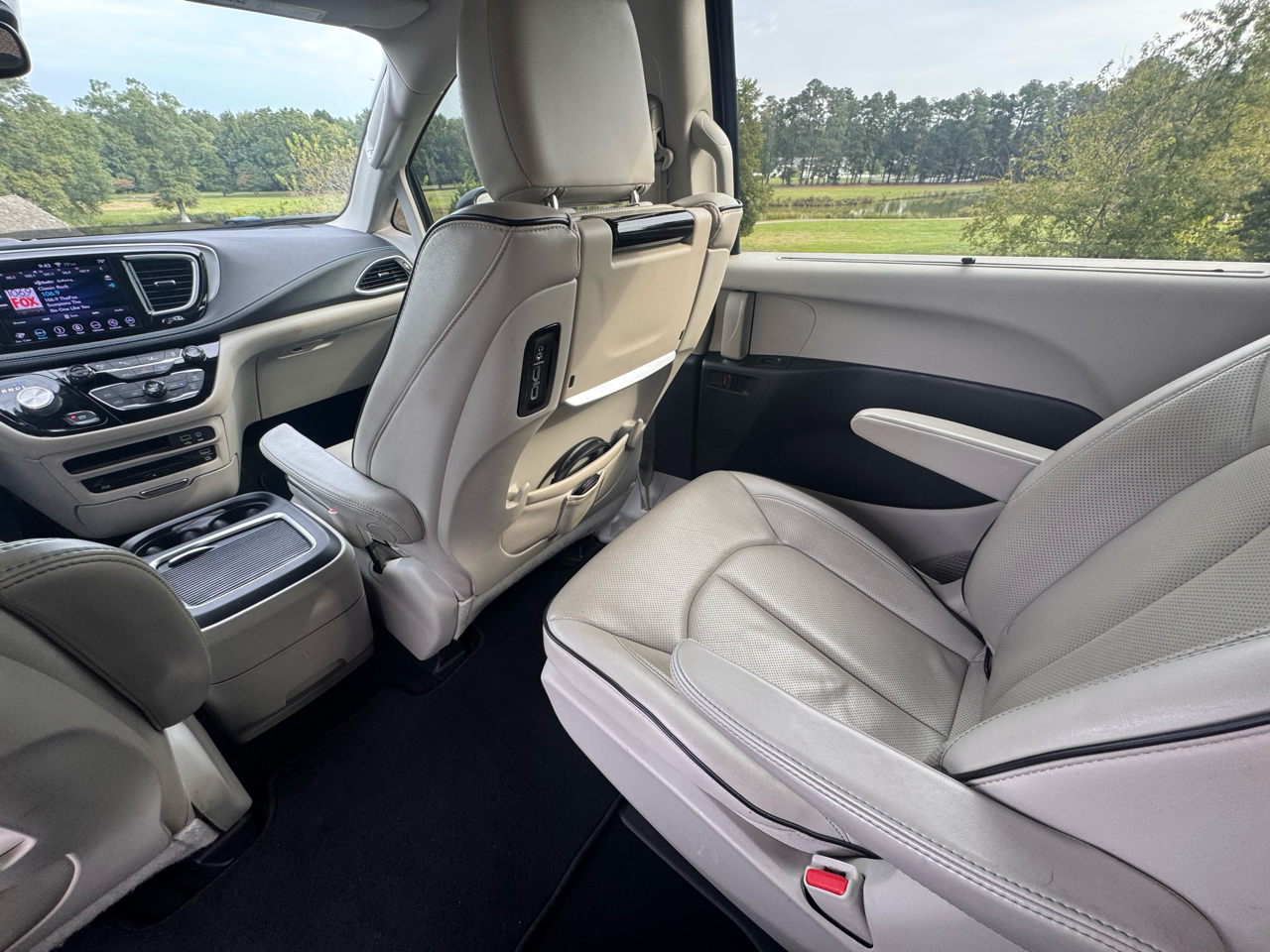 2018 Chrysler Pacifica Hybrid Limited photo 16