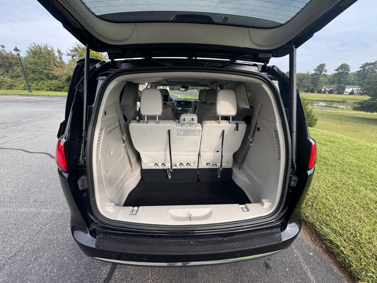 2018 Chrysler Pacifica Hybrid Limited photo 17