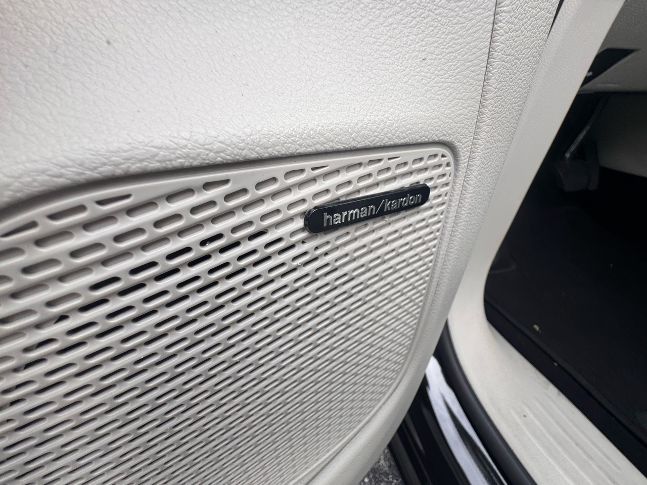 2018 Chrysler Pacifica Hybrid Limited photo 22